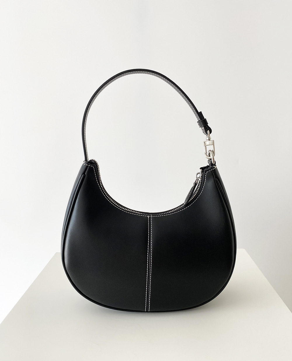 (leather) cow leather stitch moon bag 2color