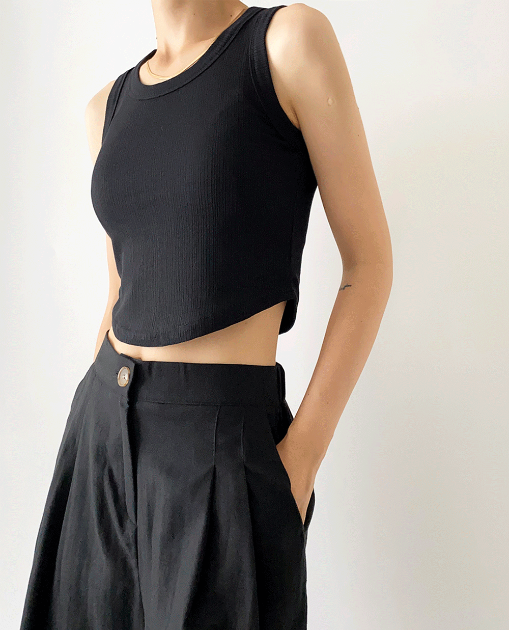 round cropped sleeveless 2color